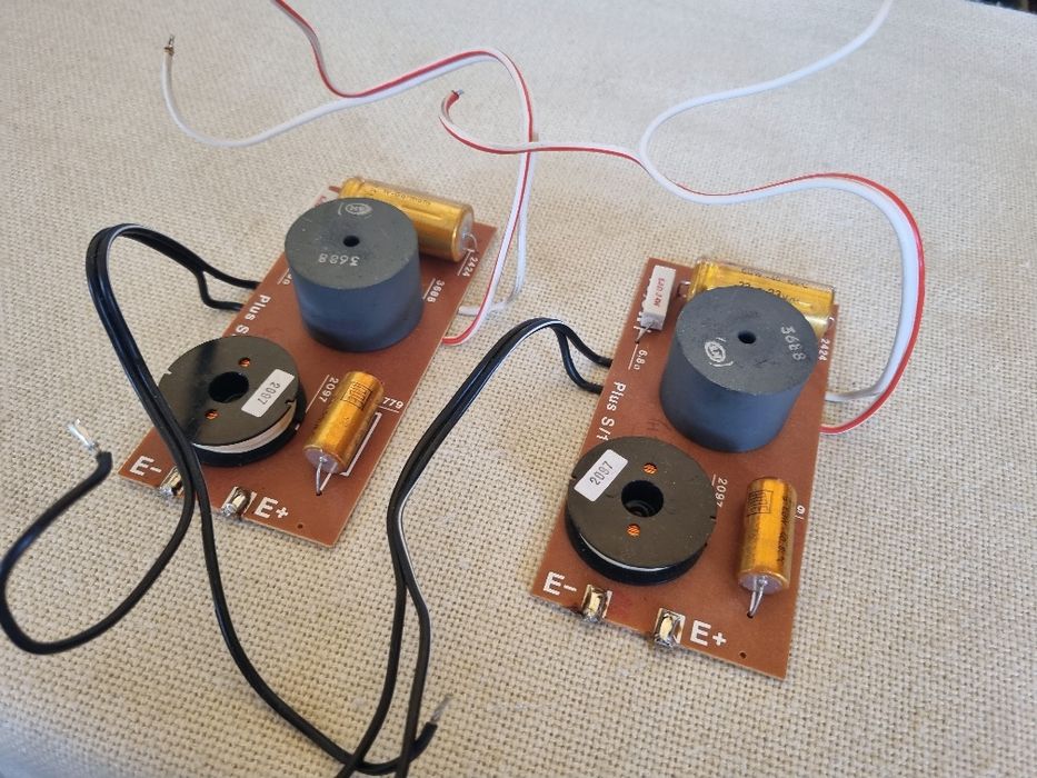 Set Filtre Boxe Canton. 40/70 watts, 4 ohms. Impecabile.