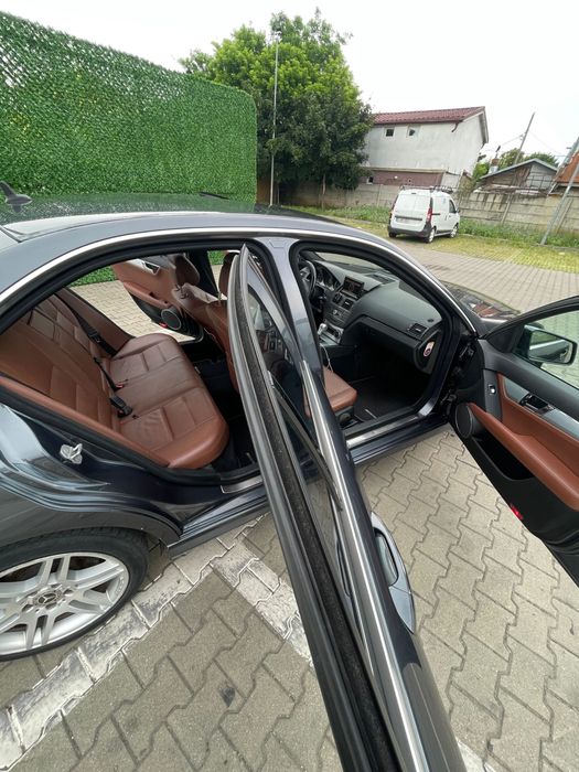 Se oferă spre vânzare / schimb Mercedes-Benz C220 pre-facelift