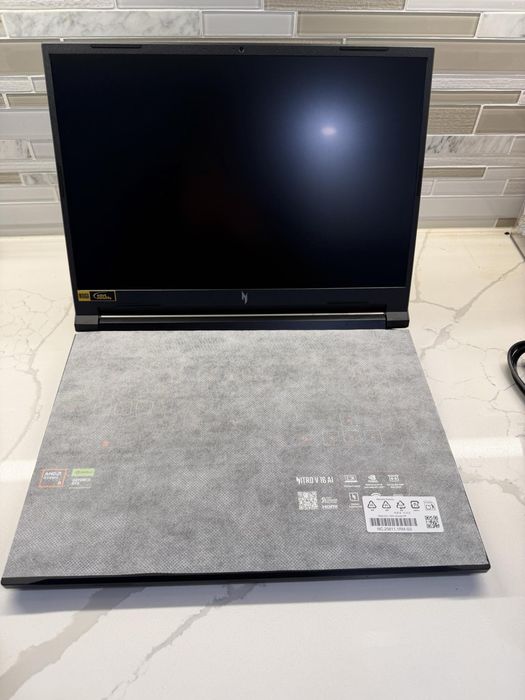 *ЧИСТО НОВ* Acer Nitro v16 RTX5050