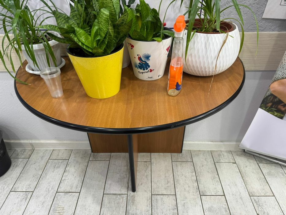 продаются угловой стол