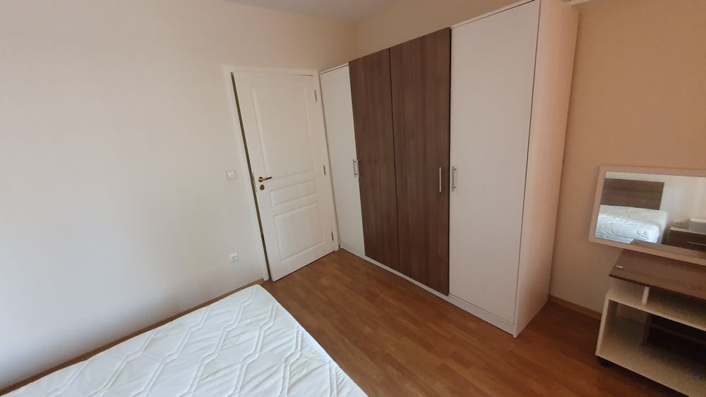 Под наем просторен 3 стаен партерен в кв. Витоша  с обзавеждане