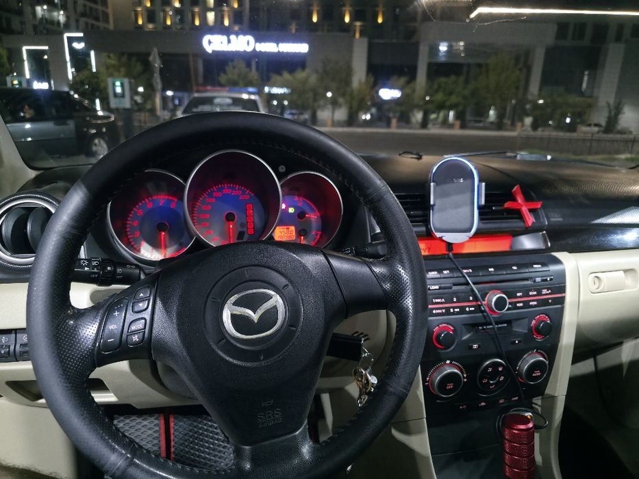 Продаётся машина Mazda 3