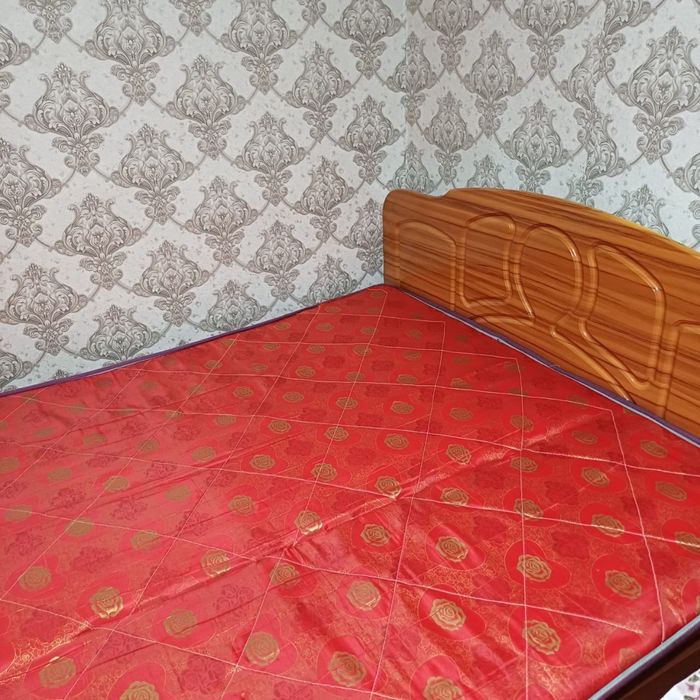 Продам кровать с матрасом