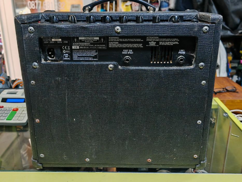 Лампово кубе VOX AD15VT