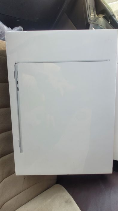 Macbook air m2 13.6