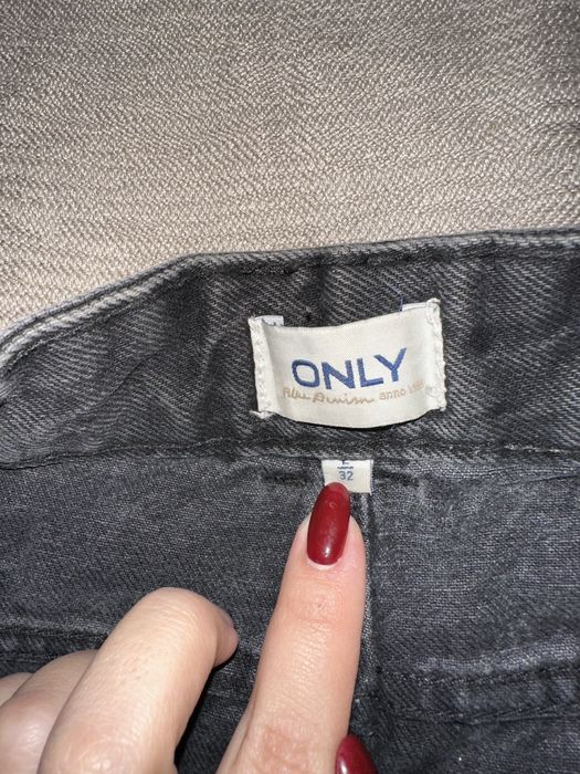 Женские джинсы бананы