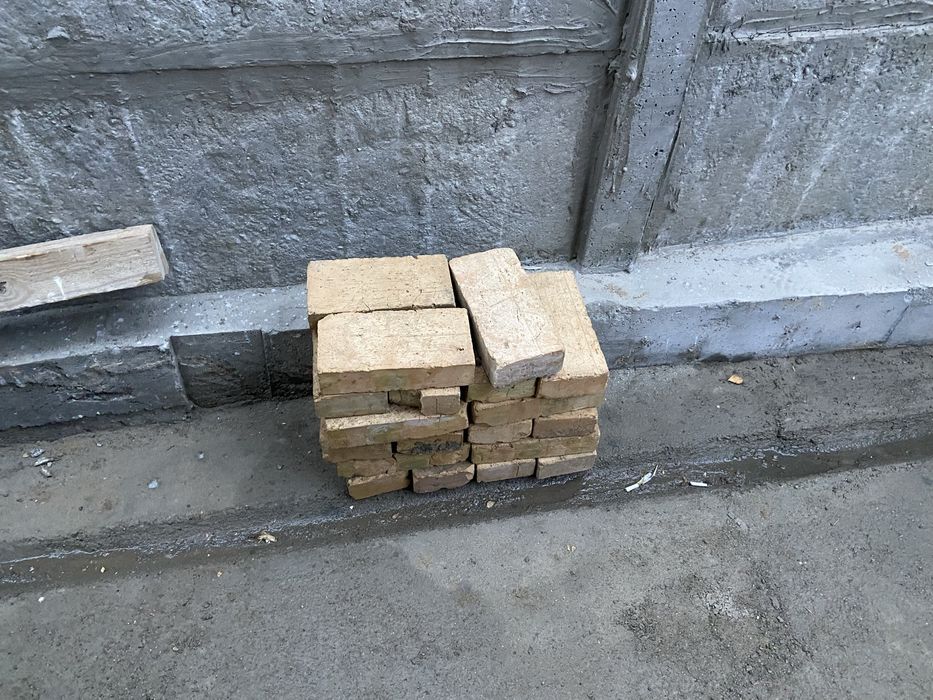 Кирпич 150 шт примерно
