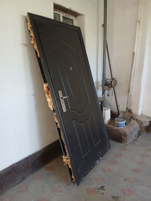 Есик сырткы сатылады