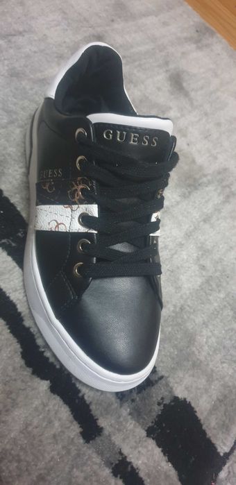 Adidasi dama Guess