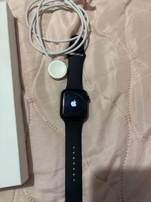 Смарт часовник Apple Watch SE3 44mm Midnight