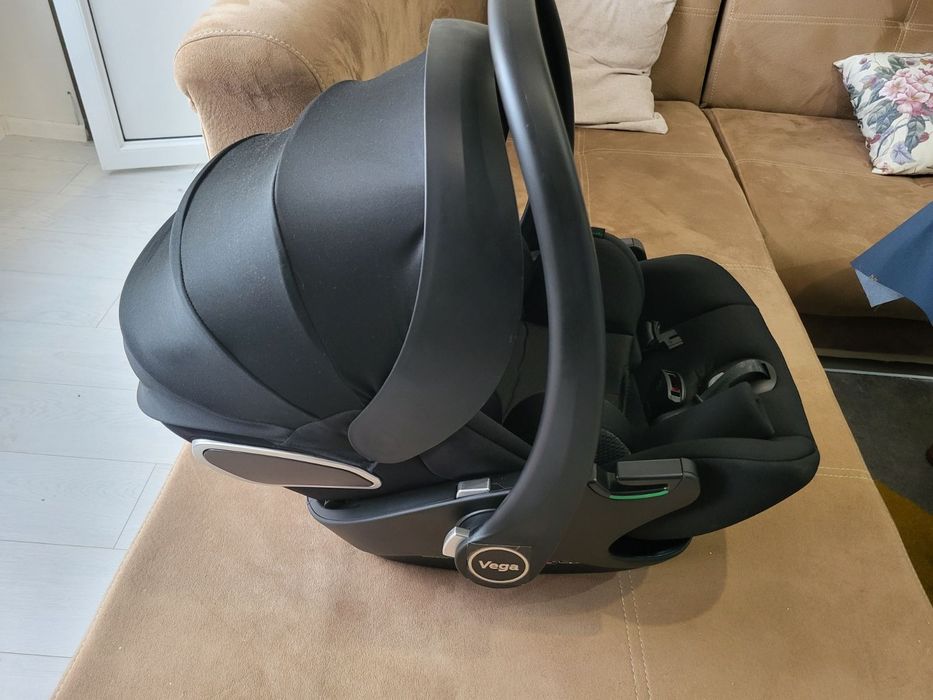 Детско столче за кола и за изписване