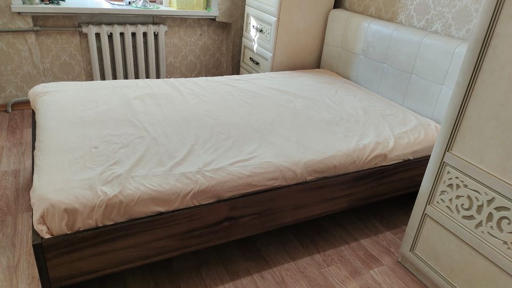 Продам кровать с ортопедическим