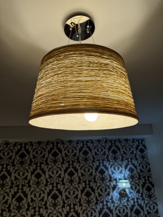 Vand set aplica tavan+ 2 aplice atasate deasupra noptierei