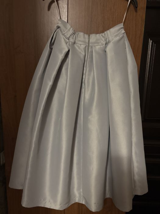 Атласная юбка A силуэта