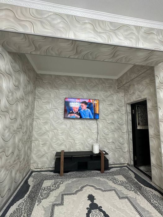 Kvartira sotiladi ko‘p qavatli bozor yonida