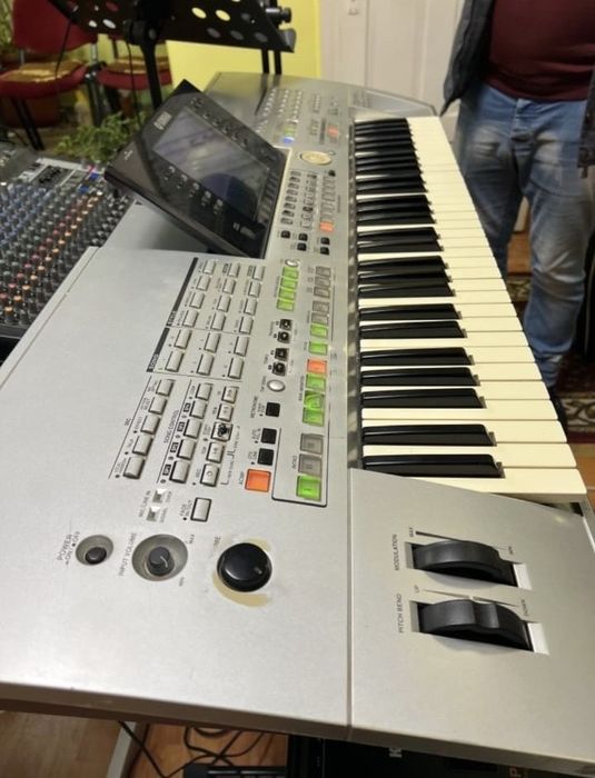Vând orga Yamaha Tyros 1