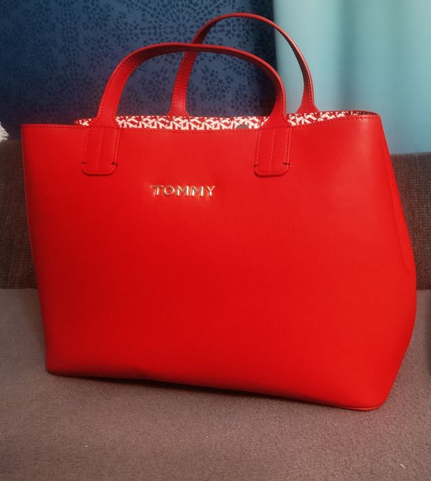 Geanta Tommy nouq
