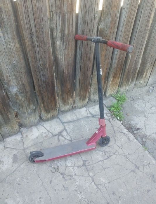 СРОЧНО ПРОДАМ трюковой самокат