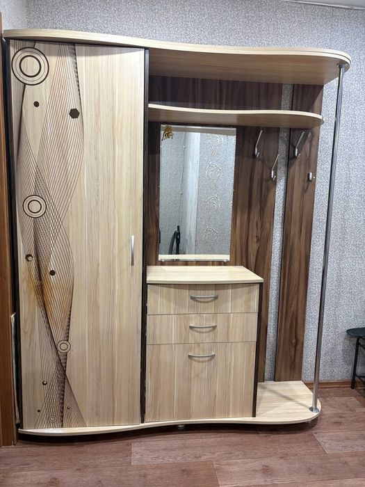 Продам прихожую срочно!