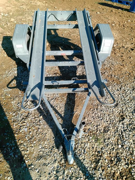 Vand sau schimb cu remorca cu obloane si prelata