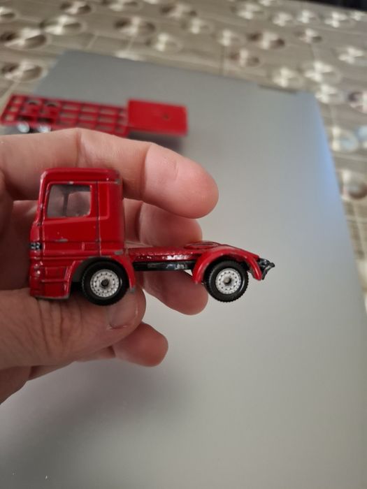 Метален камион Мерцедес