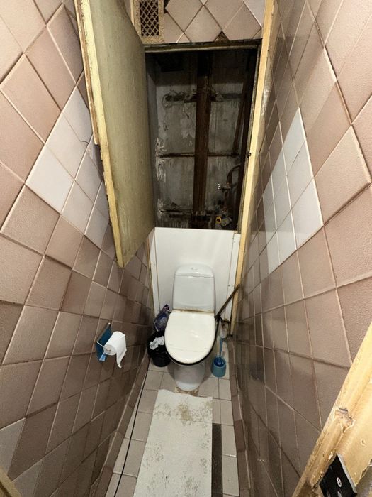 Продаётся трёхкомнатная на м-в Карасу 6 ( 275 школа )