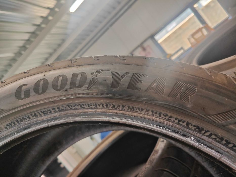 2бр. летни гуми 275/35/19 Goodyear
