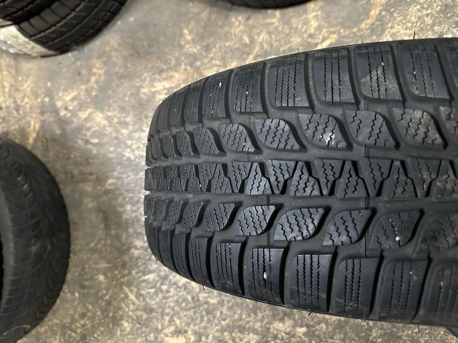 Vand 2 anvelope Bridgestone Blizzak LM-25 205/45r17