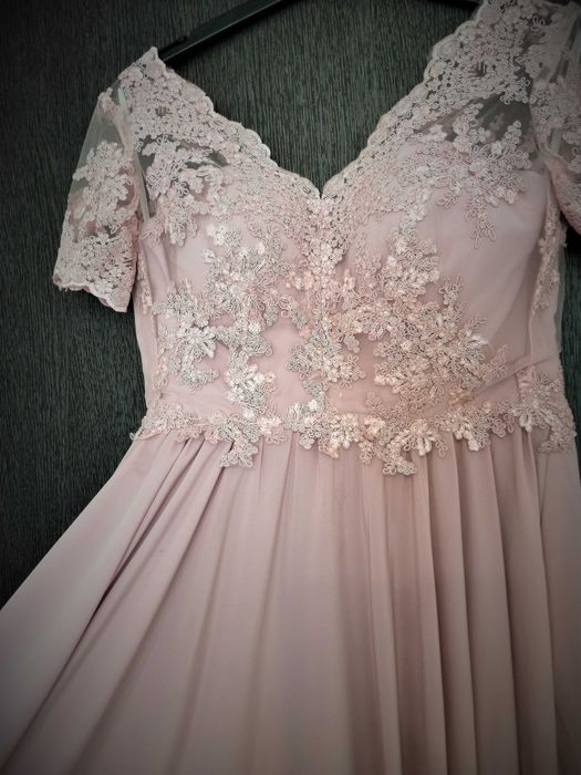 Rochie roz lunga foarte eleganta, potrivita pentu nasa, soacra