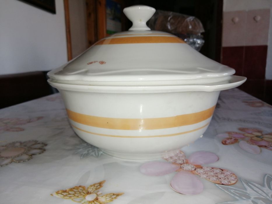 Супница фарфоровая