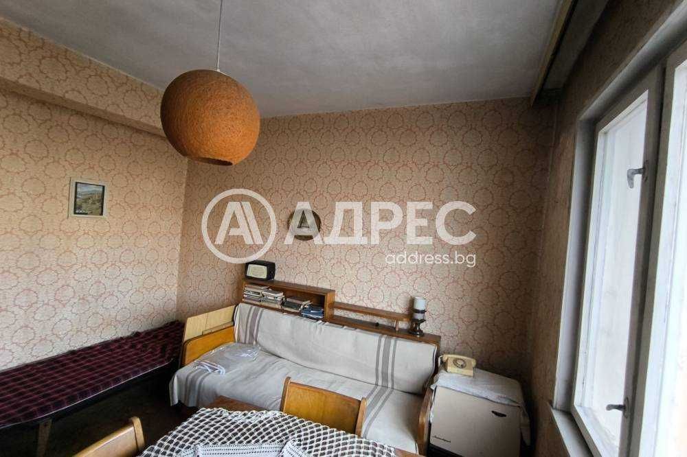 Тристаен апартамент в центъра на гр. Разград!