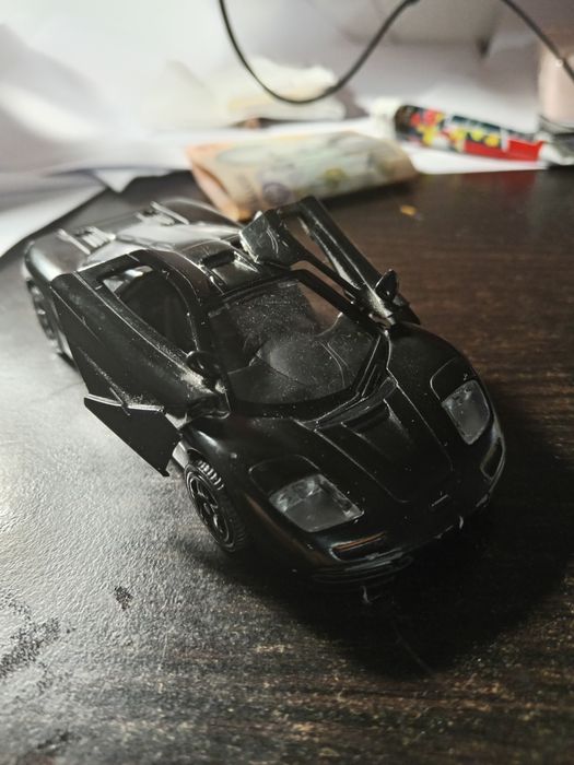 McLaren F1 negru