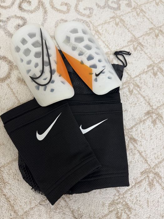 Футбольные щитки