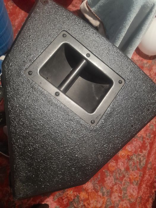 Vând sau schimb cu o boxa activa