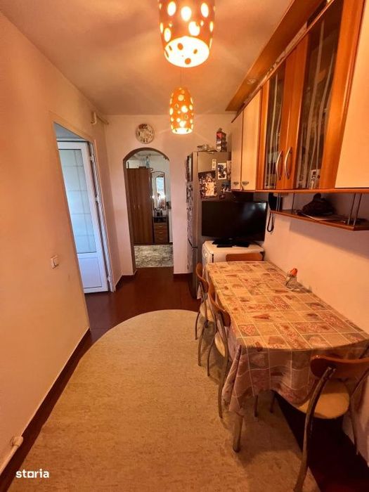 Apartament 4 camere decomandat cu scara interioara, Zona Sarari