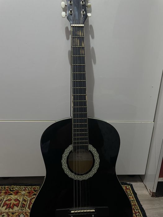 Гитара 6 срунная в очень хорошом состояние