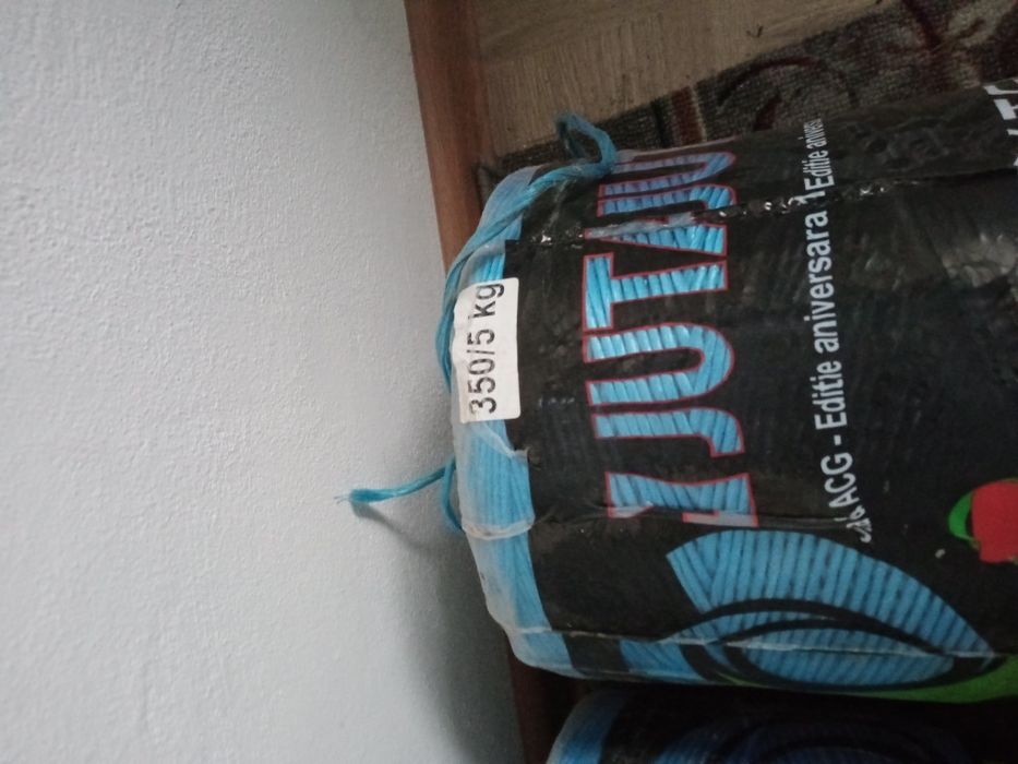 Vind două bobine de ață iuta de 350,5kg se vede și în imagini s-au sch