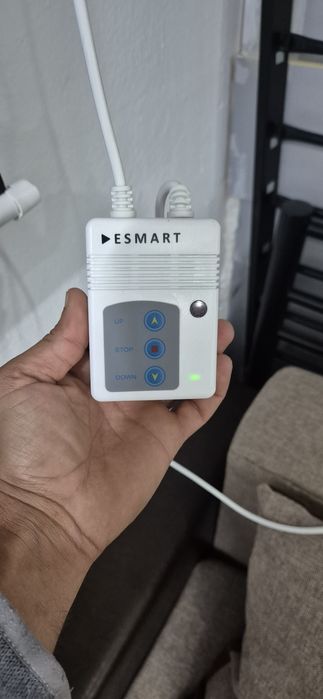 Ecran videoproiector retractabil cu telecomanda