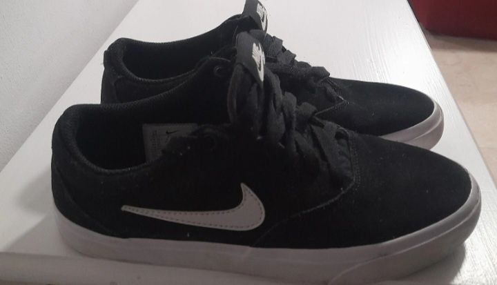 Tenisi Nike piele intoarsa negri