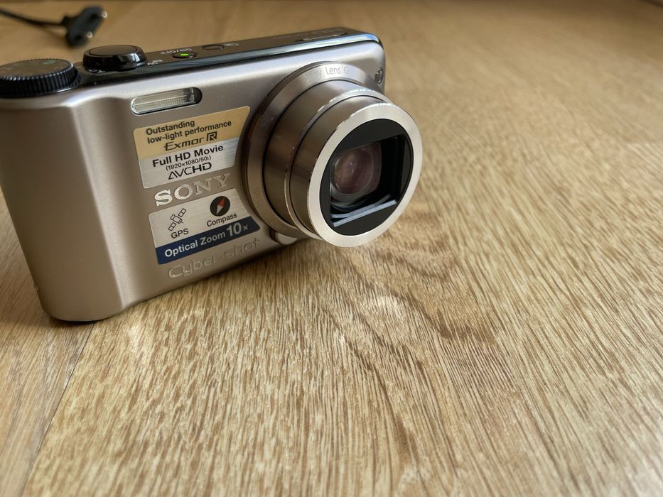 Продавам фотоапарат Sony DSC-HX5V