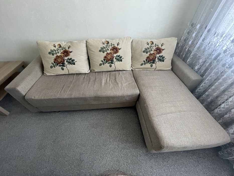 Продам диван……….