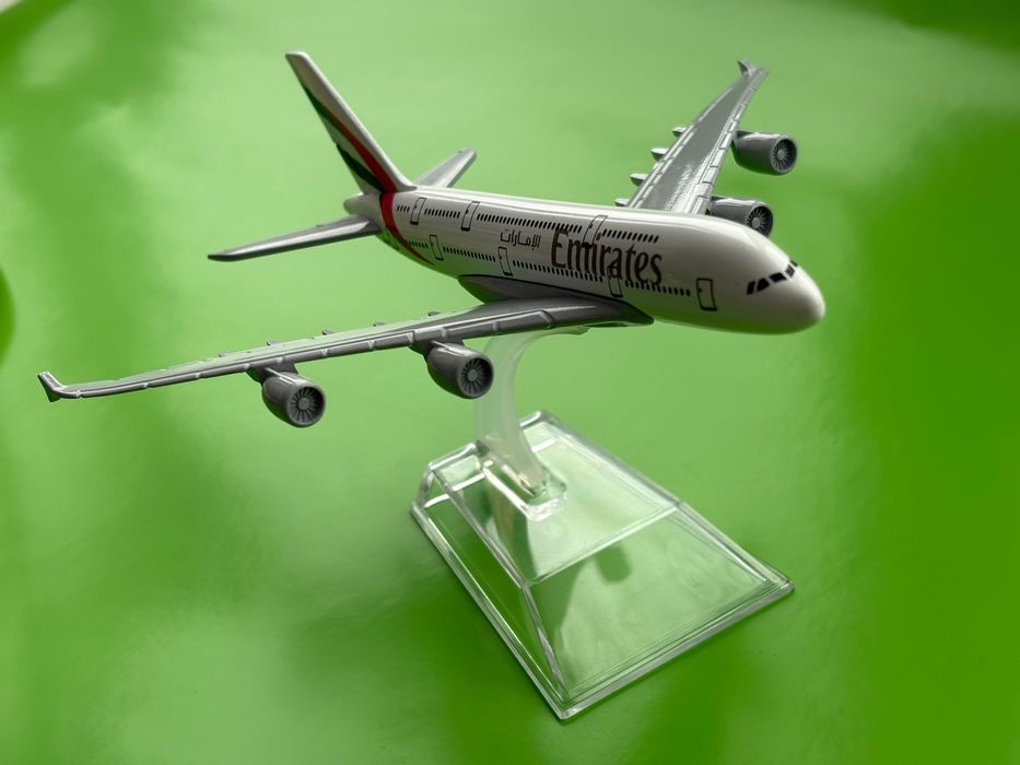 Airbus A380 Emirates модел