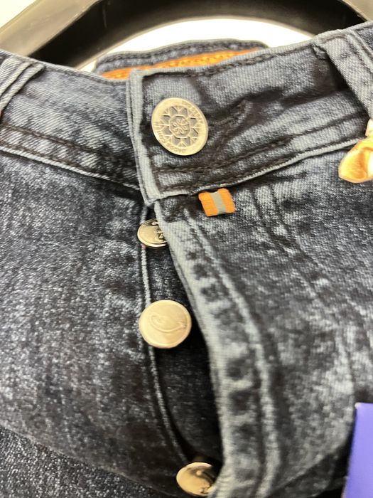 Нов модел дънки JACOB COHEN. Налична пълна серия от31ви до 40ти размер