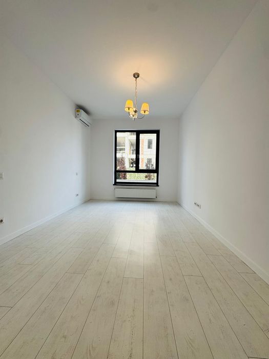 Închiriere apartament 3 camere, curte, loc de parcare, nemobilat