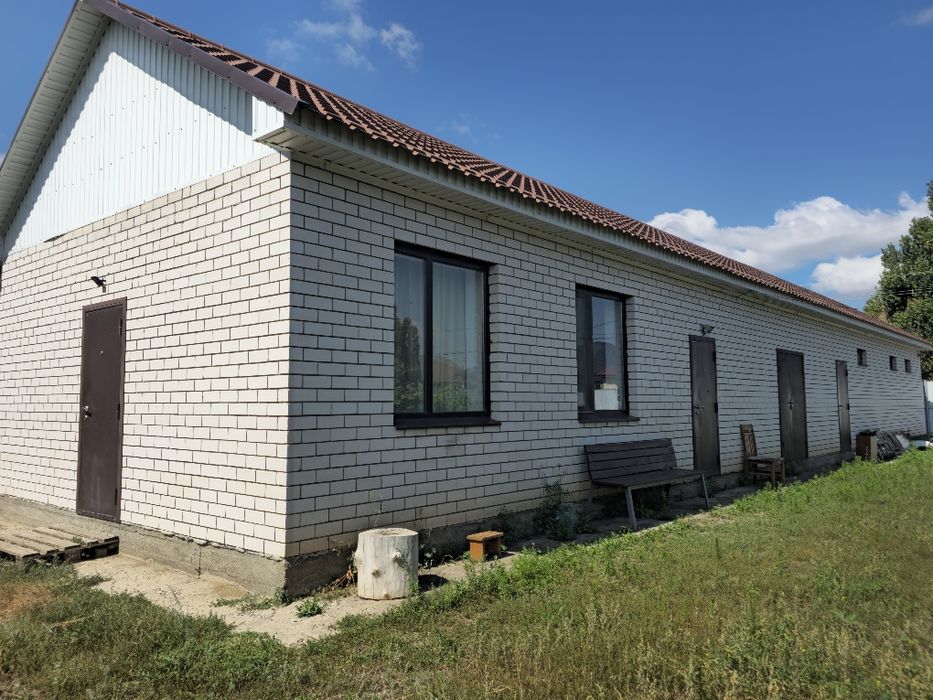 Продам участок 10 соток с жилыми постройками. Кирпичный(Кедровая)