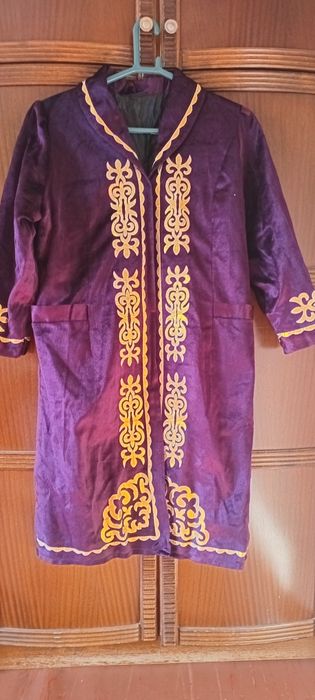 Продаются  камзолы и чапаны  новые