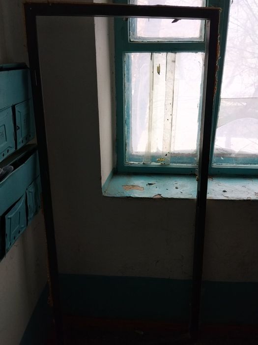 Продам железную дверь