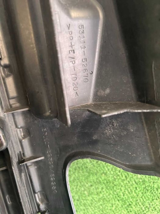 решетка радиаторна Toyota Verso S 2011-2015 г. #042S