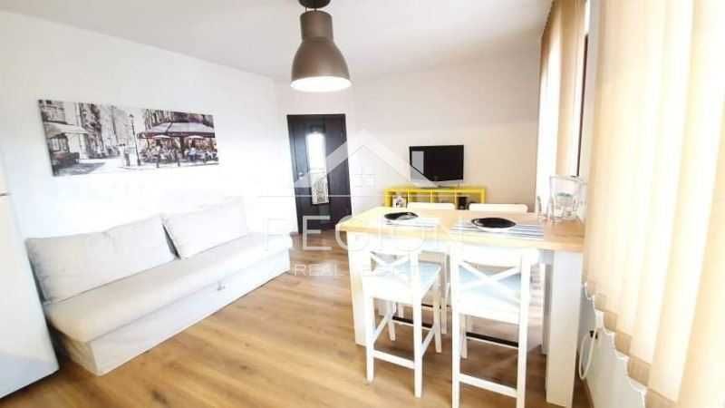 Дава се под наем Двустаен апартамент в Варна, Възраждане 1 - 64 кв.м за 433.5 € - Снимка #1