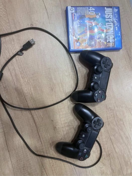 Продаю Пс4 срочнооо